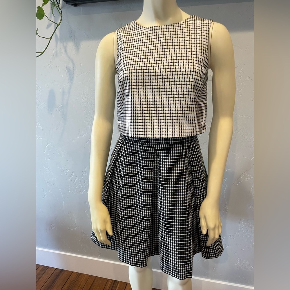 Women’s DV embroidered/textured cotton open back dress size small